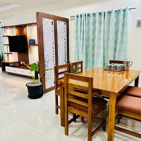 Truelife - 3Bhk Family Suites - Ps4 Pure Veg Restaurant On The Way To Balaji Temple - 2500 Sft Large Signature Apartment - Modular Kitchen - Super Fast Wifi, Smart Tv, 250 Jio Channels - Parking - Easy Access To All Temples - Top Service With Lots Of 티루파티 외부 사진