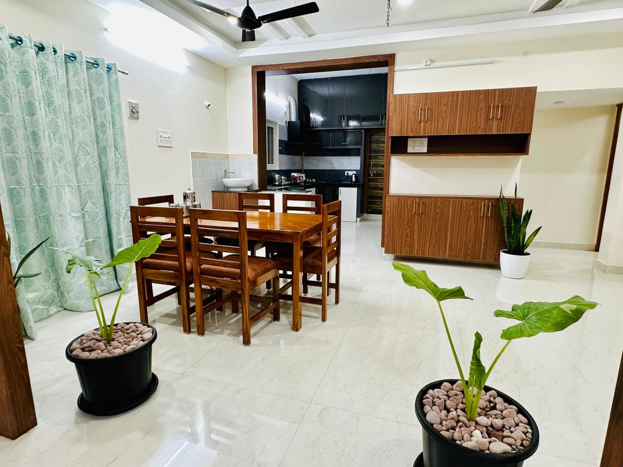 Truelife - 3Bhk Family Suites - Ps4 Pure Veg Restaurant On The Way To Balaji Temple - 2500 Sft Large Signature Apartment - Modular Kitchen - Super Fast Wifi, Smart Tv, 250 Jio Channels - Parking - Easy Access To All Temples - Top Service With Lots Of 티루파티 외부 사진