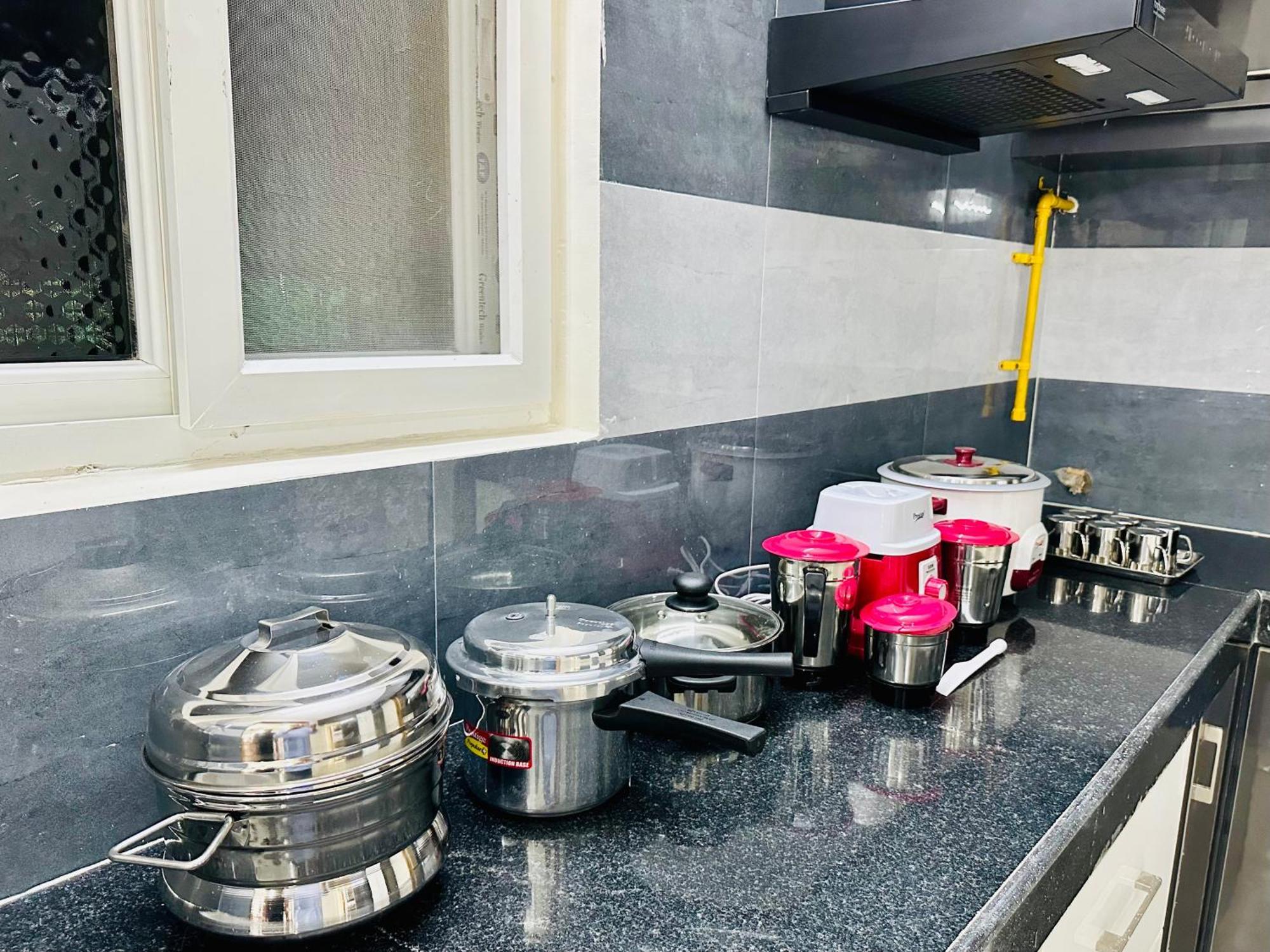 Truelife - 3Bhk Family Suites - Ps4 Pure Veg Restaurant On The Way To Balaji Temple - 2500 Sft Large Signature Apartment - Modular Kitchen - Super Fast Wifi, Smart Tv, 250 Jio Channels - Parking - Easy Access To All Temples - Top Service With Lots Of 티루파티 외부 사진
