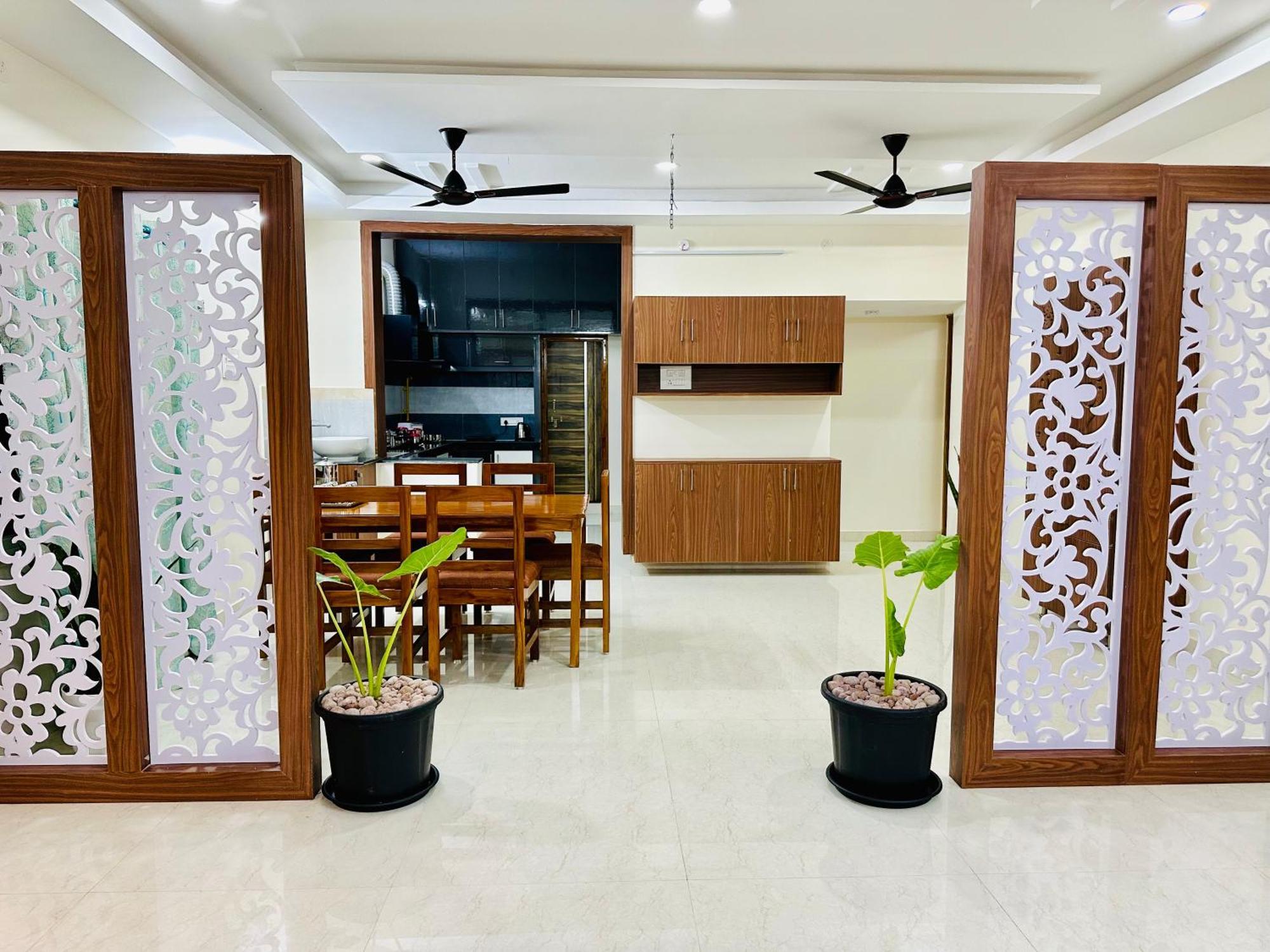 Truelife - 3Bhk Family Suites - Ps4 Pure Veg Restaurant On The Way To Balaji Temple - 2500 Sft Large Signature Apartment - Modular Kitchen - Super Fast Wifi, Smart Tv, 250 Jio Channels - Parking - Easy Access To All Temples - Top Service With Lots Of 티루파티 외부 사진