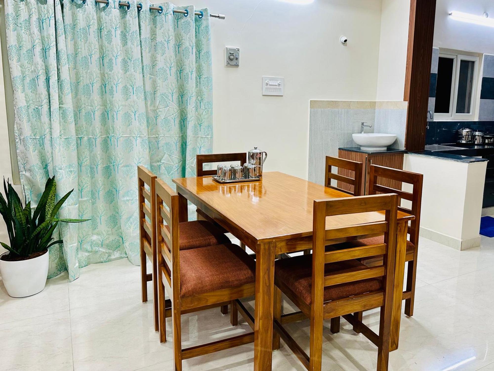 Truelife - 3Bhk Family Suites - Ps4 Pure Veg Restaurant On The Way To Balaji Temple - 2500 Sft Large Signature Apartment - Modular Kitchen - Super Fast Wifi, Smart Tv, 250 Jio Channels - Parking - Easy Access To All Temples - Top Service With Lots Of 티루파티 외부 사진