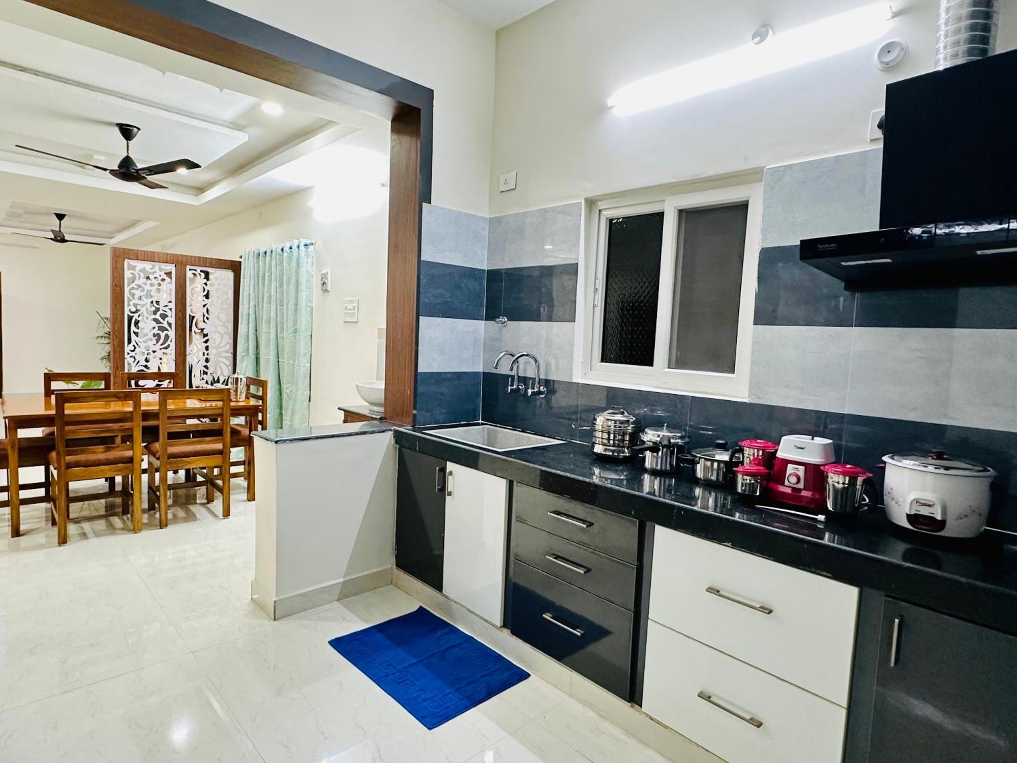 Truelife - 3Bhk Family Suites - Ps4 Pure Veg Restaurant On The Way To Balaji Temple - 2500 Sft Large Signature Apartment - Modular Kitchen - Super Fast Wifi, Smart Tv, 250 Jio Channels - Parking - Easy Access To All Temples - Top Service With Lots Of 티루파티 외부 사진